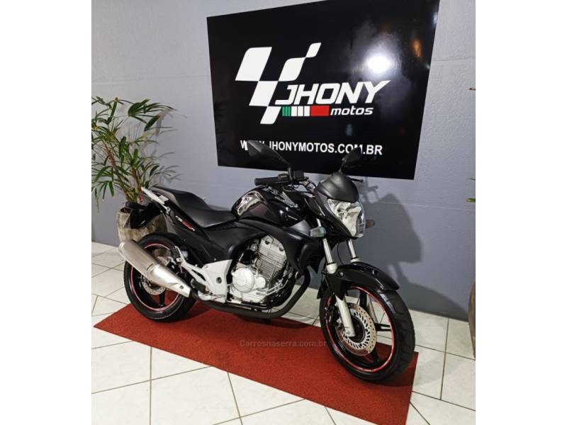 HONDA - CB 300R - 2010/2010 - Preta - R$ 12.500,00