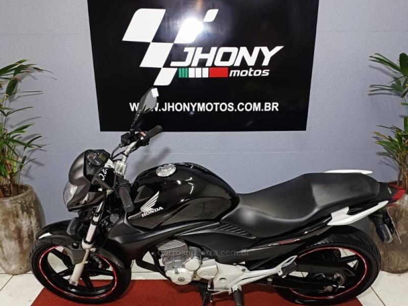 HONDA - CB 300R - 2010/2010 - Preta - R$ 12.500,00