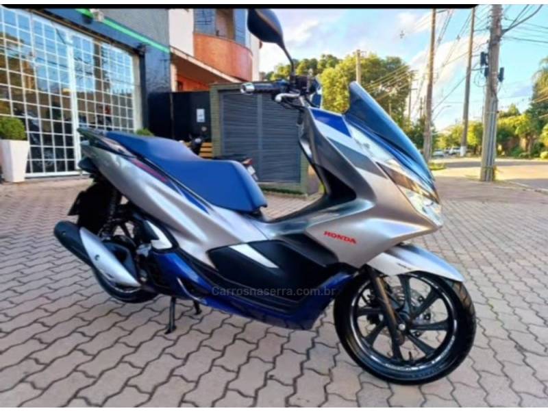 HONDA - PCX - 2021/2021 - Azul - R$ 17.500,00