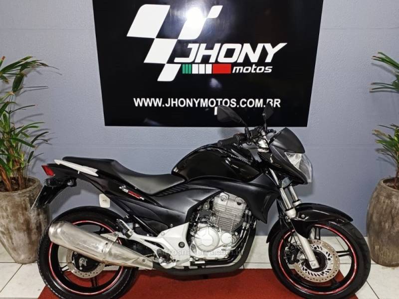 HONDA - CB 300R - 2010/2010 - Preta - R$ 12.500,00
