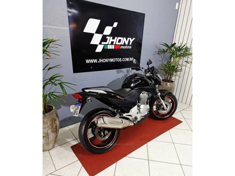 HONDA - CB 300R - 2010/2010 - Preta - R$ 12.500,00