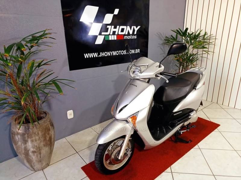 HONDA - LEAD 110 - 2010/2010 - Prata - R$ 9.500,00