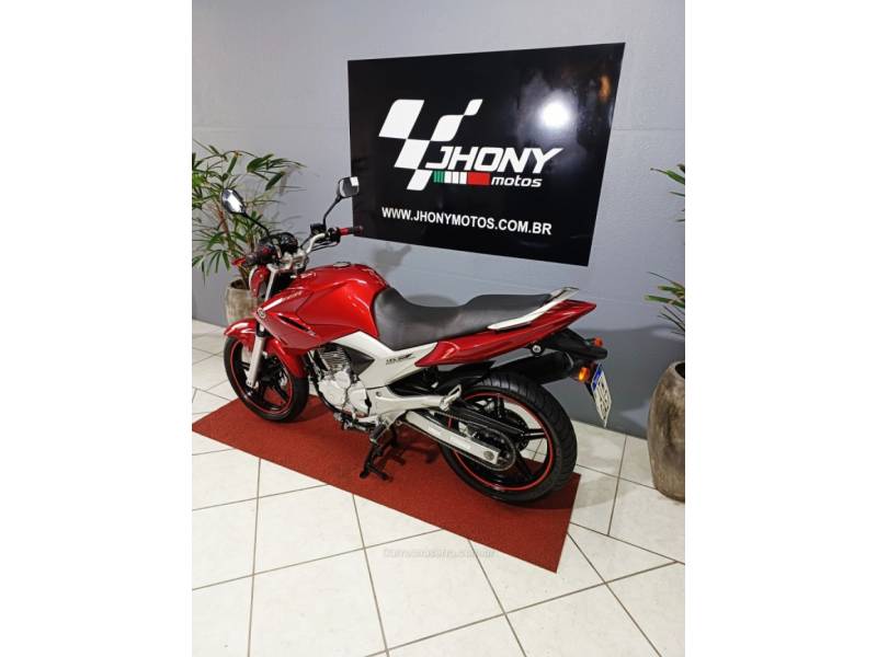 YAMAHA - FAZER - 2013/2013 - Vermelha - R$ 14.900,00