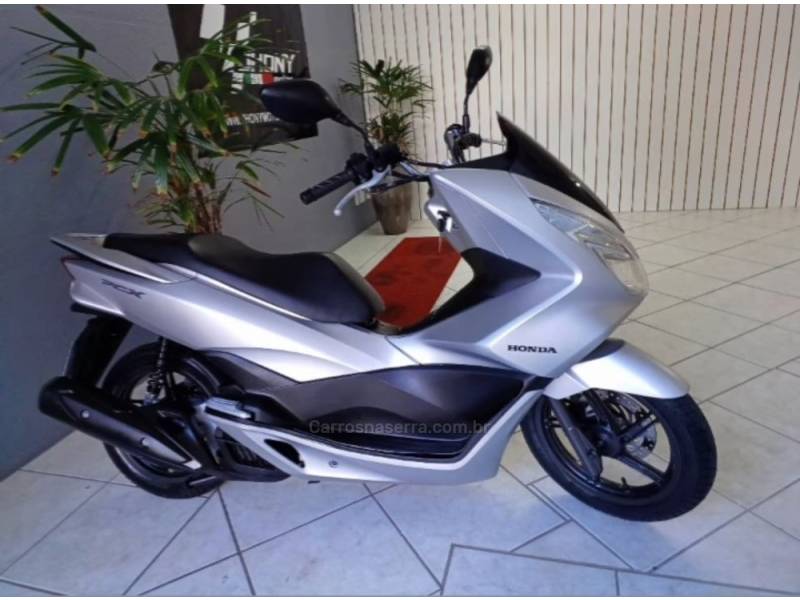 HONDA - PCX - 2018/2018 - Prata - R$ 14.900,00
