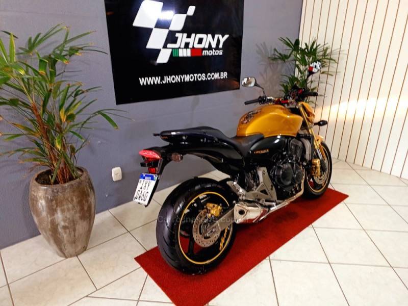 HONDA - CB 600F - 2010/2010 - Dourada - R$ 38.000,00