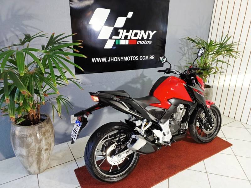HONDA - CB 300F TWISTER - 2023/2023 - Vermelha - R$ 24.900,00