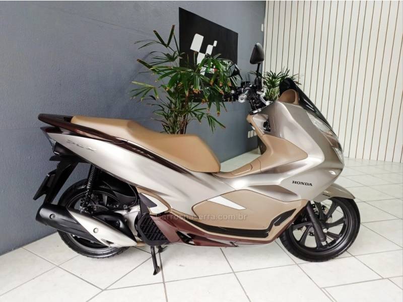 HONDA - PCX - 2022/2022 - Prata - R$ 18.500,00
