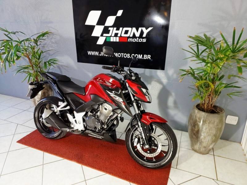 HONDA - CB 300F TWISTER - 2025/2025 - Vermelha - R$ 26.500,00