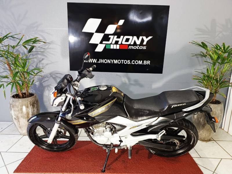 YAMAHA - FAZER - 2011/2011 - Preta - R$ 11.900,00