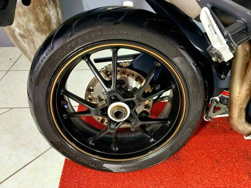 TRIUMPH - SPEED TRIPLE - 2014/2014 - Branca - R$ 34.900,00