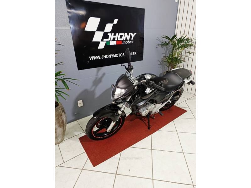 HONDA - CB 300R - 2010/2010 - Preta - R$ 12.500,00