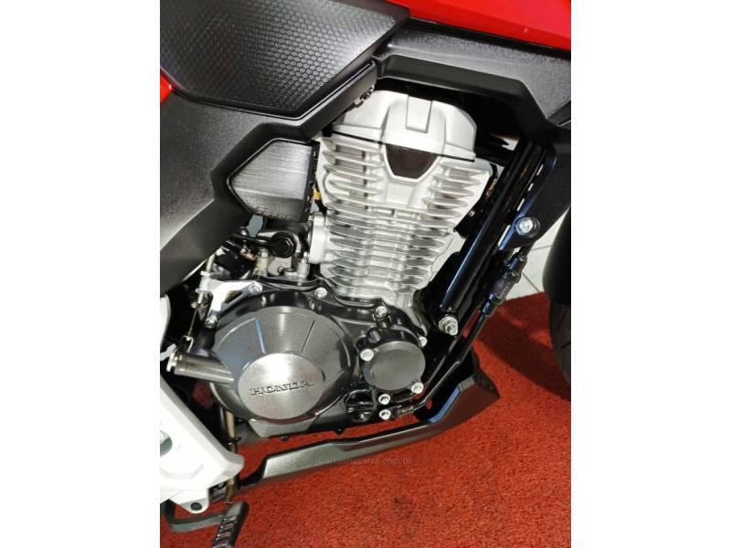 HONDA - CB 300F TWISTER - 2023/2023 - Vermelha - R$ 24.900,00