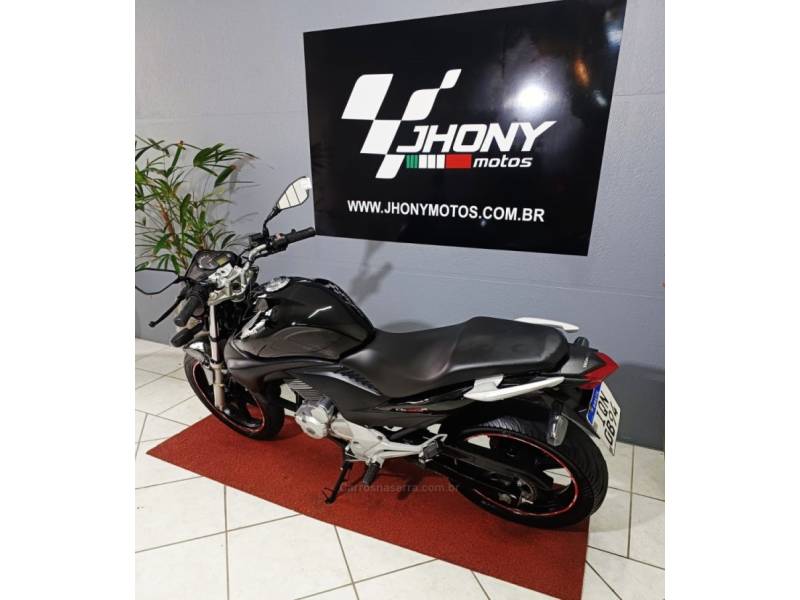 HONDA - CB 300R - 2010/2010 - Preta - R$ 12.500,00