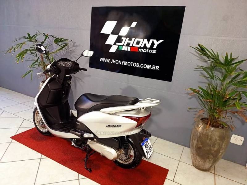 HONDA - LEAD 110 - 2010/2010 - Prata - R$ 9.500,00