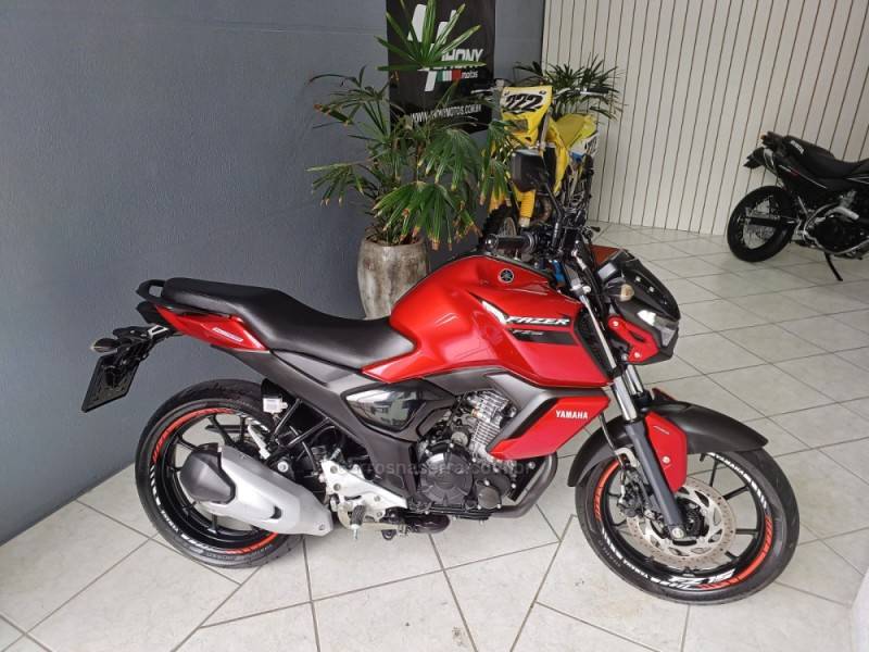 YAMAHA - FAZER - 2024/2024 - Vermelha - R$ 19.990,00