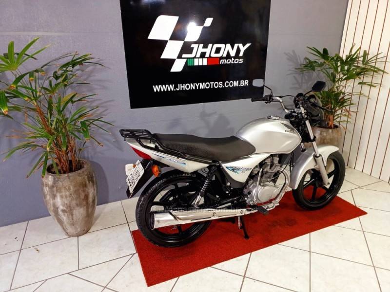 HONDA - CG 150 - 2007/2007 - Prata - R$ 8.500,00